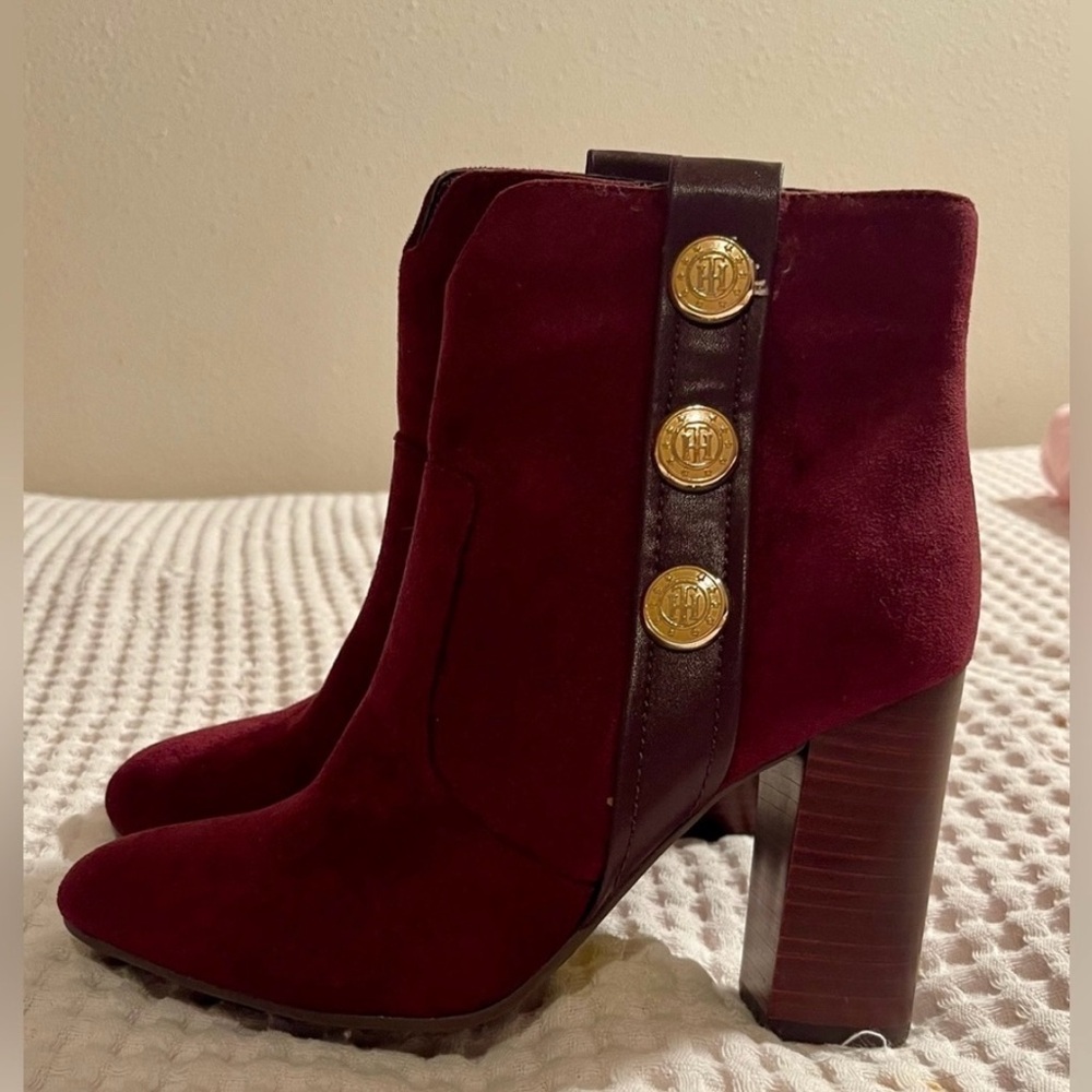 Tommy Hilfiger Burgundy Wine Woman’s Suede Ankle Boots Size 5 1/5 NWT